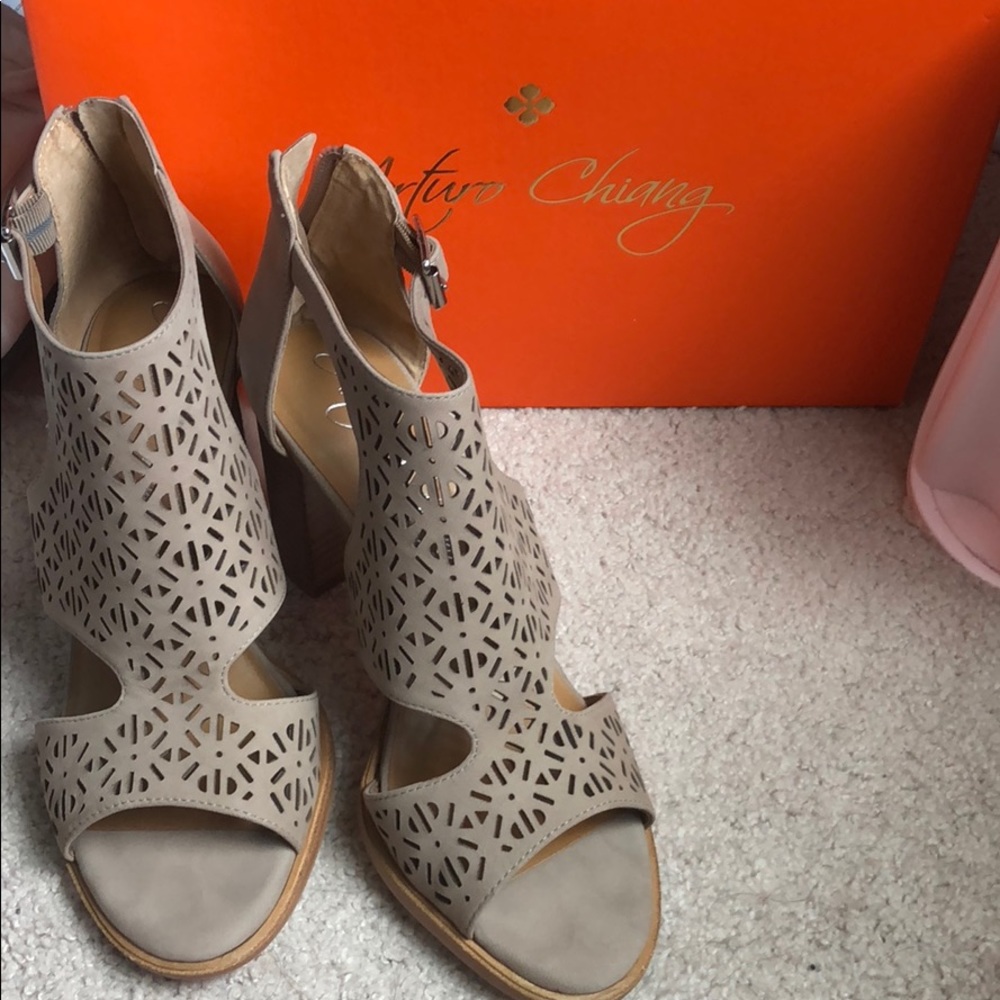 Arturo Chiang Edythe Block Heel Sandals size 7.5